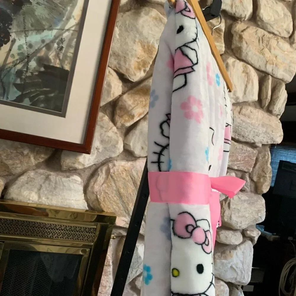 Hello kitty  floral throw blanket